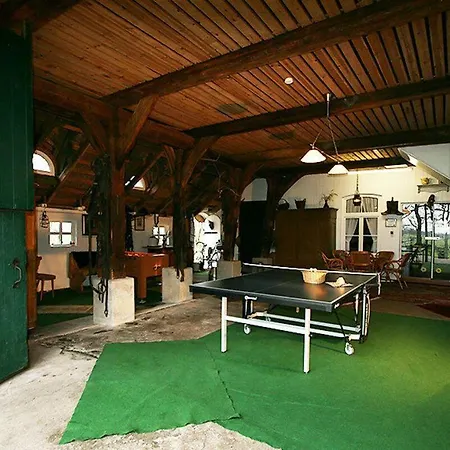 Erlenhof-steinau-fachwerkhaus-mit-reetdach *